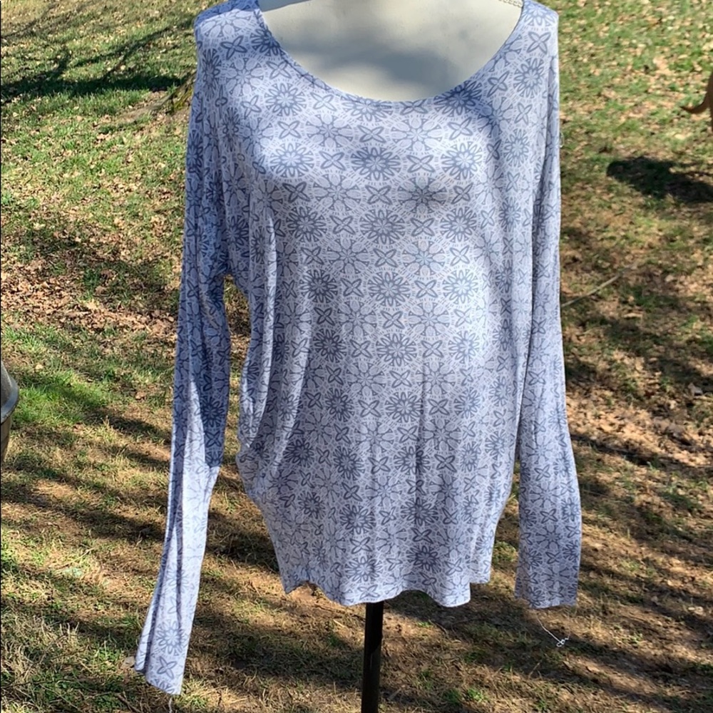 Grey and white patterned boutique top